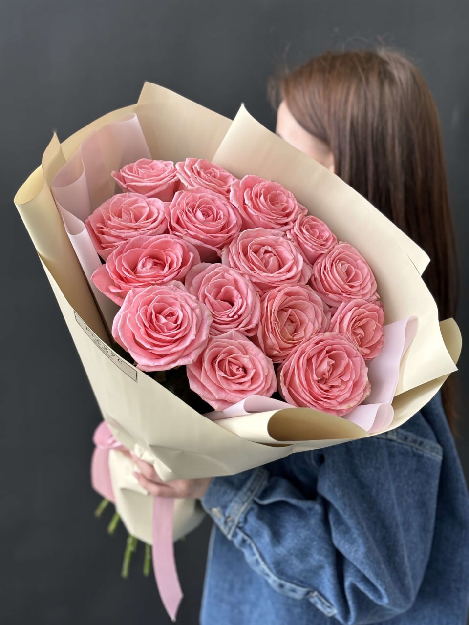 15 нежно-розовых роз
